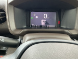 低速時にはメーター内にフロントタイヤの向きも表示されます。
