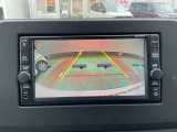 バックカメラは車庫入れの苦手な方の味方です。