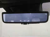 車両後方の視界をクリアに映し出す「デジタルインナーミラー」搭載です。