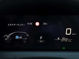 カラーディスプレイには運転をサポートするさまざまな情報を表示!