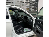 運転席シートは使用感も比較的少なく、破れや大きなヘタリはございません。清掃済みで気持ちよくお乗りいただけます。