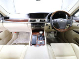 上質で落ち着いた印象のインパネ。視界も広々で運転しやすいです。