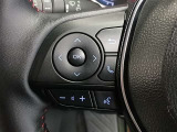ステアリングには運転中でも簡単に操作できる各種スイッチついてます