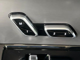 ボタン一つで自分好みの運転位置を一瞬で再現します!シートや鏡の位置を記憶できるので、家族で運転を交代してもすぐにベストな姿勢に戻せます。細かく電動調節でき、長距離ドライブでも疲れず快適です。