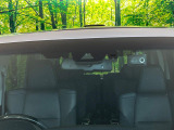 【プリクラッシュセーフティ】前方の車両等を検知し、衝突しそうな時は警報で注意を促し、ブレーキを踏む力をサポート。ブレーキを踏めなかった場合は衝突被害軽減ブレーキが作動、衝突回避をサポートします。
