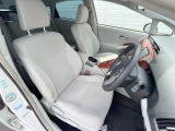 運転席シート廻りは使用感も少なく、良好な状態となっています。前オーナー様が丁寧に使っていたことがよくわかりますね。