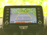 後方確認がスムーズに行えるように、カメラの映像が鮮明に表示されます。駐車時の安全性を高める機能として、大変重宝いただけます。