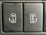 【両側パワースライドドア】スマートキーや運転席のスイッチで後席両側スライドドアの開閉が可能♪電動だから力を入れてドアを開ける必要が無く、小さなお子様でも簡単に開け閉めでき快適です♪