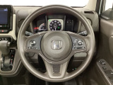 ハンドルにHondaセンシング系のクルーズコントロールやレーンキープアシストなどのスイッチと、オーディオの操作スイッチが装備されています。ハンドルから手を離さず安全に操作できます。
