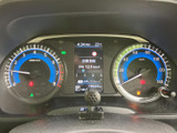 視認性の高いメーター類で、運転に必要な情報を的確に把握できます。洗練されたデザインが、運転の楽しさをさらに引き立てます。