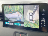 【マルチビューカメラシステム】専用のカメラにより、上から見下ろしたような視点で360度クルマの周囲を確認することができます☆死角部分も確認しやすく、狭い場所での切り返しや駐車もスムーズに行えます。