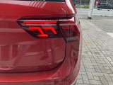 LEDテールランプ。ウィンカーには流れる様に点滅する「ダイナミックターンインジケーター」を装備。