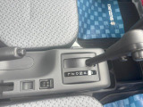 使いやすいフロアシフト採用で、運転する方の年代を選びません。