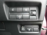 自動(被害軽減)ブレーキ、踏み間違い衝突防止アシスト、車線逸脱防止支援システム、横滑り防止装置などのセーフティ機能が充実してます。