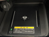 【ワイヤレス充電】置くだけでスマートフォンが充電出来るワイヤレス充電搭載!運転中にも充電が出来るので便利です!