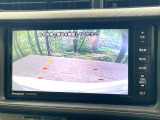 【バックカメラ】駐車時に後方がリアルタイム映像で確認できます。大型商業施設や立体駐車場での駐車時や、夜間のバック時に大活躍!運転スキルに関わらず、今や必須となった装備のひとつです!
