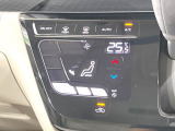 【オートエアコン】一度お好みの温度に設定すれば、車内の温度を検知し風量や温度を自動で調整。暑い&hellip;寒い&hellip;と何度もスイッチ操作をする必要はありません。快適な車内空間には必須の機能ですね♪
