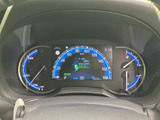 視認性の高いメーターで、運転に必要な情報を的確に把握できます。洗練されたデザインが、運転の楽しさを高めます。