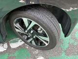 タイヤサイズは165/55R15です。日産純正アルミ装着車です。
