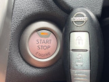 【インテリジェントキー】カバンやポケットに入れたままでもドアの施錠・解錠が可能なスマートキーを装備。エンジンのオン・オフ時もカギを取り出す必要が無いからとっても便利です♪
