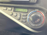 【オートエアコン】一度お好みの温度に設定すれば、車内の温度を検知し風量や温度を自動で調整。暑い&hellip;寒い&hellip;と何度もスイッチ操作をする必要はありません。快適な車内空間には必須の機能ですね♪