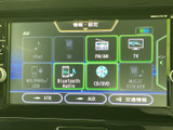 使いやすい操作画面で、快適なドライブをサポート。様々な機能が搭載されており、エンターテイメント性も充実しています。長距離移動も楽しく。