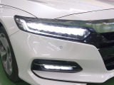 LEDヘッドライトとLEDフォグ。省電力で明るく遠くまで照らし、夜道や雨天時などの安心感を高めます。点灯の瞬間から光量を放つLEDの特性により、トンネルへの進入直後などでも安心感のある視界を提供します