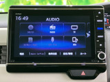 CDやラジオ、Bluetooth接続など、多様な音源に対応。お好みの音楽で、車内空間を彩ります。音質調整機能も充実しています。