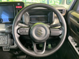 インテリアに合わせたデザインのステアリングは、運転される方のことも考え、運転しやすい形状、大きさです。是非一度、実際に触ってお確かめください。