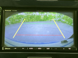 安全な駐車をサポートするバックモニター。後方の状況を画面で確認できるので、狭い場所でも安心して駐車できます。ガイドライン表示で、より正確な判断が可能。