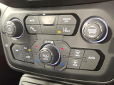 ●デュアルオートエアコン:運転席・助手席それぞれで温度設定が可能な独立式オートエアコンを標準装備しております!