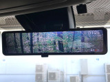 【デジタルインナーミラー】後席の大きな荷物や同乗者で後方が確認しづらい時でも安心!カメラが撮影した車両後方の映像をルームミラー内に表示。クリアな視界で状況の確認が可能です!