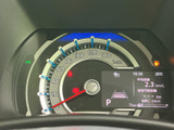 視認性に優れたメータークラスター。運転に必要な情報を一目で確認できます。デジタル表示で、スマートな印象を与えます。