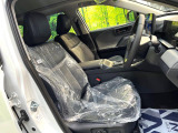 【シートヒーター&ベンチレーション】夏場は涼しい風でお尻や背中の熱やムレを防ぎ、冬はエアコンよりも早く温まってポカポカに!季節を問わず快適に過ごせます。