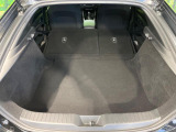 積み下ろしのしやすいデッキにはたっぷりと荷物を積み込んでいただけます。遊びから仕事まで、様々なシーンで頼れます♪