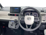 運転席まわりです。 各操作スイッチは使いやすい位置に配置されてます。