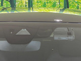 【スマートブレーキサポート】走行中に前方の車両等を認識し、衝突しそうな時は警報とブレーキで衝突回避と被害軽減をアシスト。より安全にドライブをお楽しみいただけます。