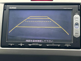 【バックモニター】後ろのカメラの映像をモニターに映し出すことができます!後方の見えない死角や、障害物との距離感をしっかり確認することができます!駐車が苦手な方におすすめです。