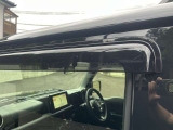 フィット感と安心の純正クオリティです。 「JIMNY NOMADE」のロゴがデザインされており、スモークグレーのアクリル製です。