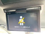 【リヤエンターテインメントシステム】後席にお座りの方も大満足の、人気メーカーオプションを装備。専用の音響システムと、大画面のモニターで移動中もDVD等をお楽しみいただけます。