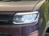 【LEDヘッドライト】悪天候や夜間走行時も良好な視界を確保し安心して運転できる高輝度LEDヘッドライトを装備!点灯速度が早く、消費電力も抑えられています。