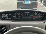 視認性の高いメーター類で、運転に必要な情報を的確に把握できます。速度や回転数など、重要な情報を一目で確認できます。