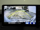 バックカメラの画像です。ガイドラインがスムースな車庫入れをサポートいたします。車庫入れの安心感がアップしますね。