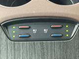 【シートヒーター&ベンチレーション】夏場は涼しい風でお尻や背中の熱やムレを防ぎ、冬はエアコンよりも早く温まってポカポカに!季節を問わず快適に過ごせます。