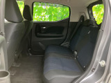 後席からの景色も良好。快適な車内空間で、リラックスしたドライブをお楽しみいただけます。
