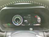 視認性の高いメーターで必要な情報をしっかり確認でき、運転席を洗練された空間に演出します。
