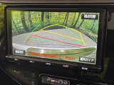 【バックカメラ】駐車時に後方がリアルタイム映像で確認できます。大型商業施設や立体駐車場での駐車時や、夜間のバック時に大活躍!運転スキルに関わらず、今や必須となった装備のひとつです!