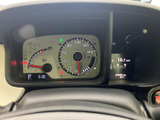 視認性の高いメーター類が運転をサポート。必要な情報を一目で確認でき、安全運転をサポートします。