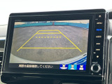 後方確認をサポートするモニターが搭載されています。駐車時や狭い道での運転も安心です。