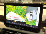 【パノラミックビューモニター】専用のカメラにより、上から見下ろしたような視点で360度クルマの周囲を確認することができます☆死角部分も確認しやすく、狭い場所での切り返しや駐車もスムーズに行えます。